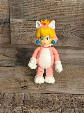 Super Mario Princess Peach Cat Figure